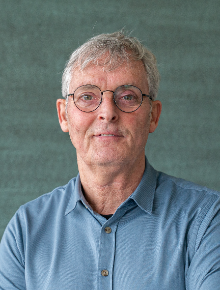 Profielfoto van auteur drs. Piet Ooms