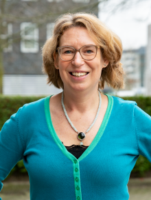 Profielfoto van auteur dr. Brigit de Jong