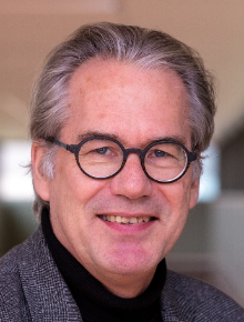 Profielfoto van auteur drs. Ad van Esch