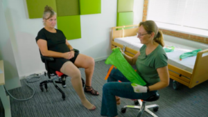 Afbeelding van cursus Tillen en verplaatsen - Steunkousen uitrekken