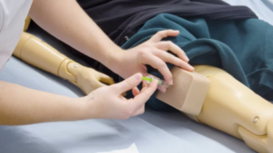 Afbeelding van cursus Subcutaan injecteren (huidplooitechniek) - huidplooi loslaten