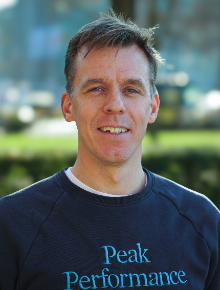Profielfoto van auteur dr. Menno van der Holst PhD